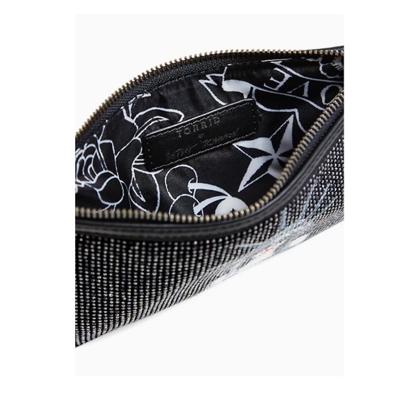 TORRID NWT BETSEY JOHNSON BLACK FAUX LEATHER SPARKLE CONVERTIBLE BAG - Picture 4 of 6